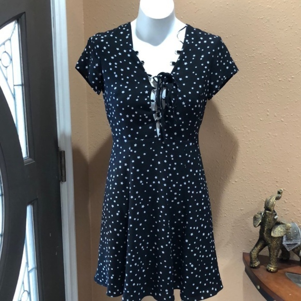 Wyldr black and white star short sleeve dress